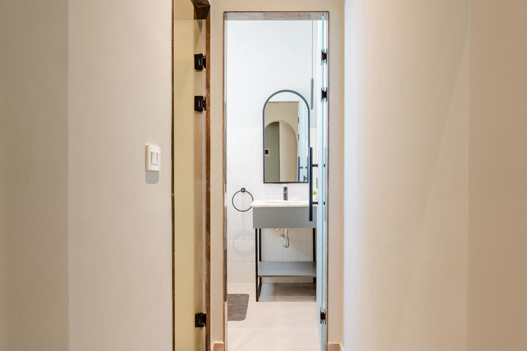 Grey L Studio Apartments Downtown Alexandria Menasce House Экстерьер фото