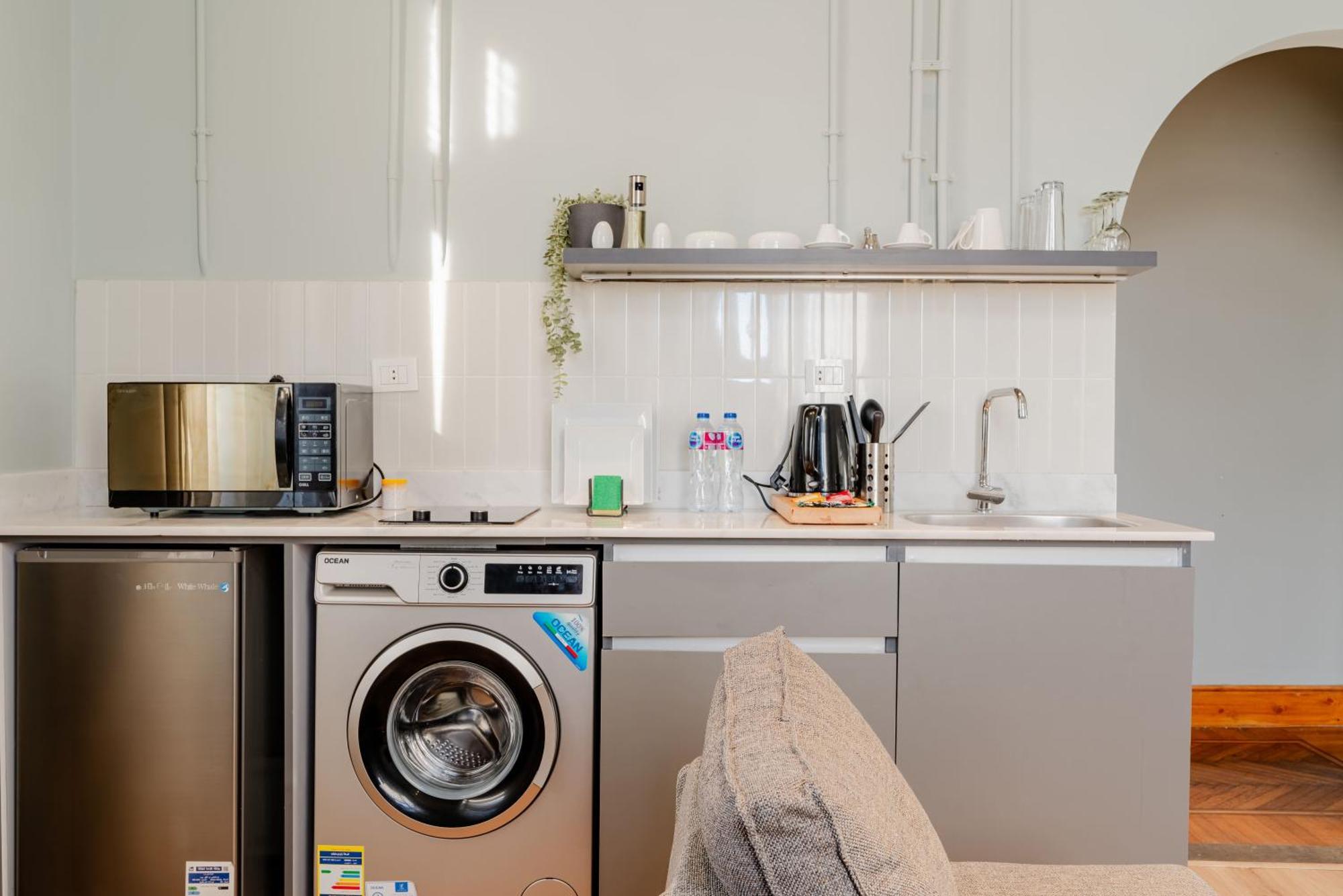 Grey L Studio Apartments Downtown Alexandria Menasce House Экстерьер фото