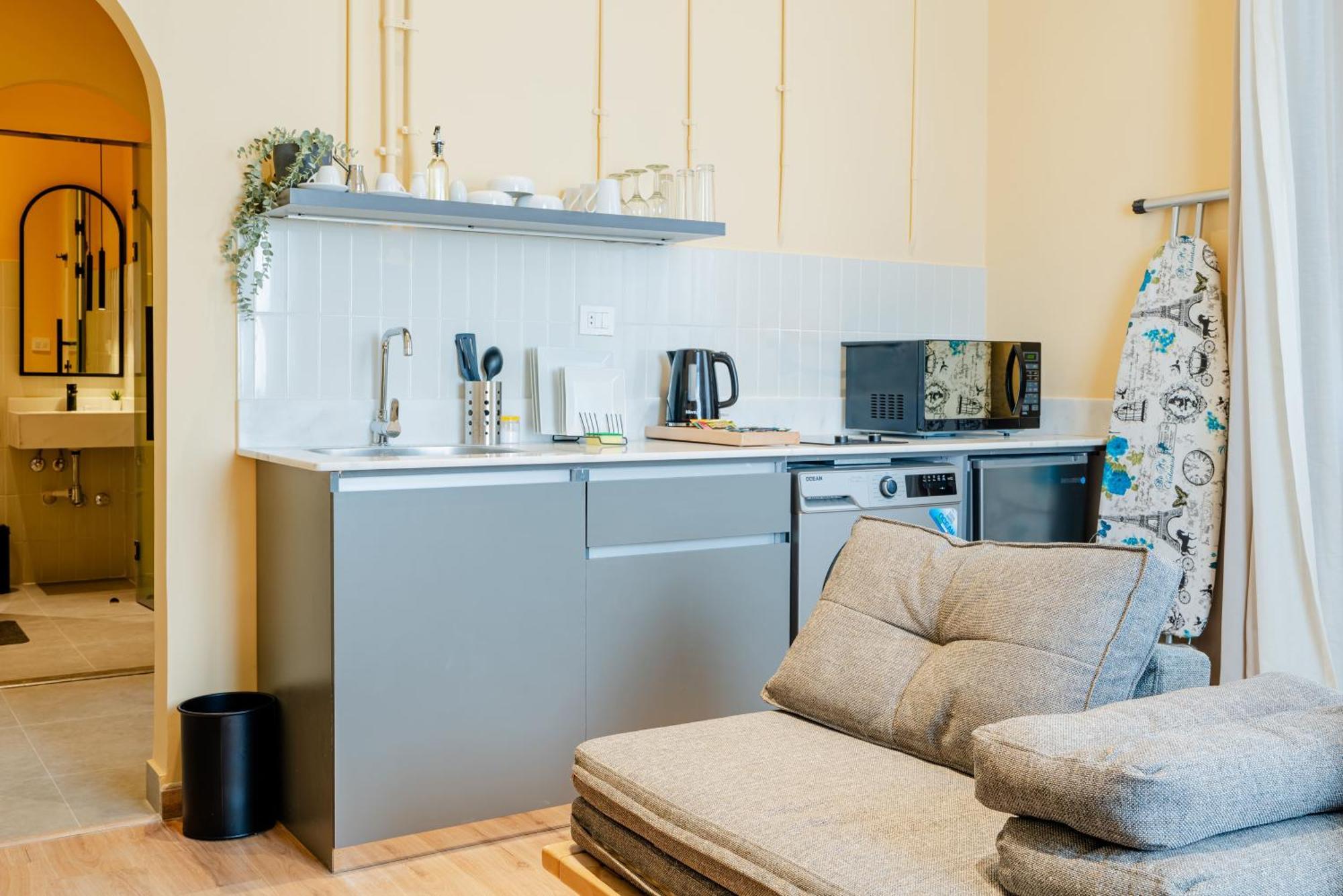 Grey L Studio Apartments Downtown Alexandria Menasce House Экстерьер фото